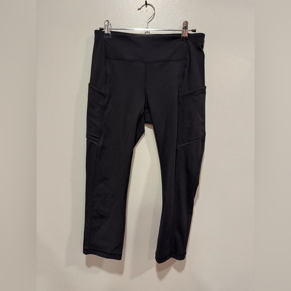 Lululemon Speed Up Crop (21") in Black Size 6
